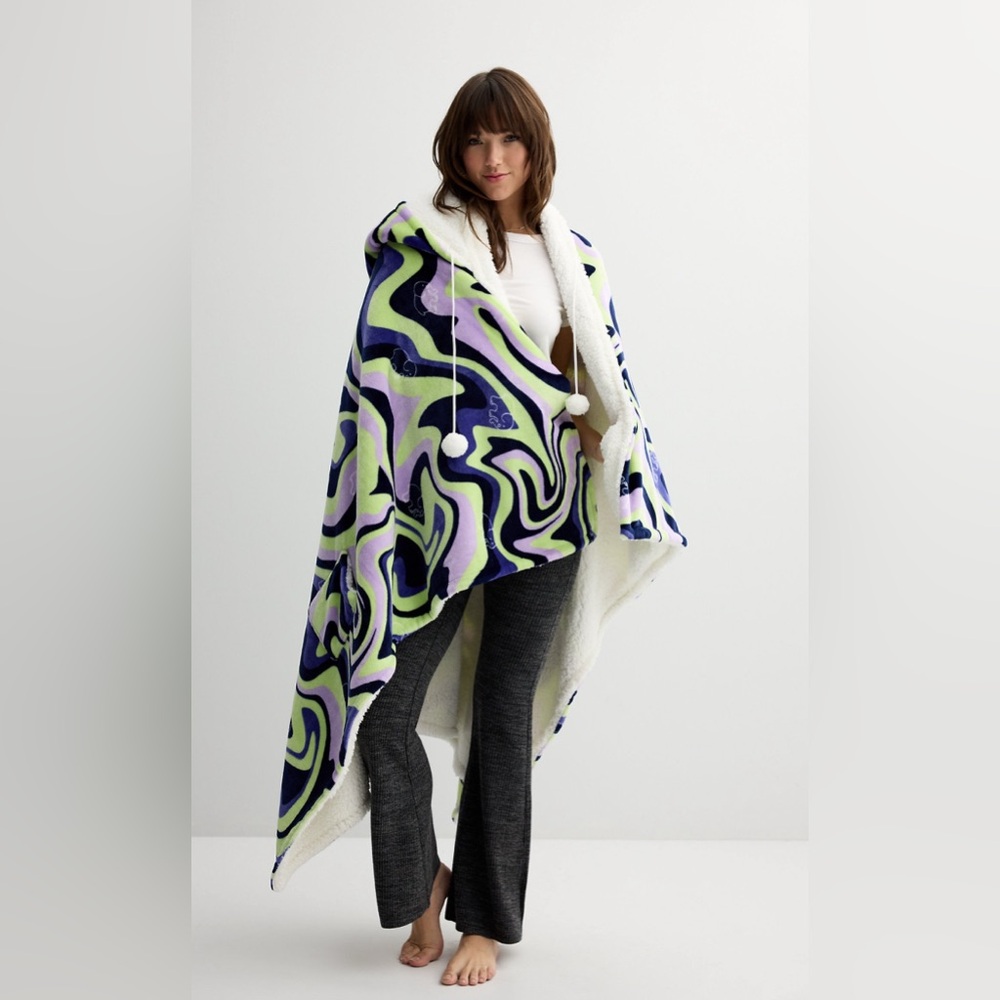 “Swirl On ‘Em” Sherpa Hooded Blanket- New
